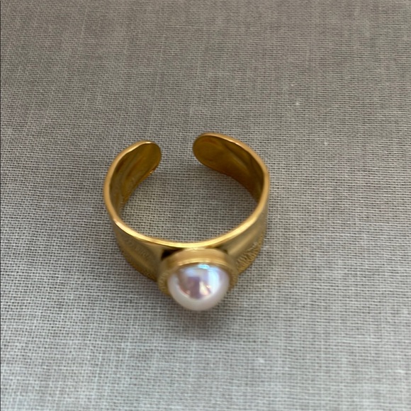 NWOT Adjustable Gold Tone Stainless Steel Ring with Opalescent Stone Size 7 - Picture 6 of 6